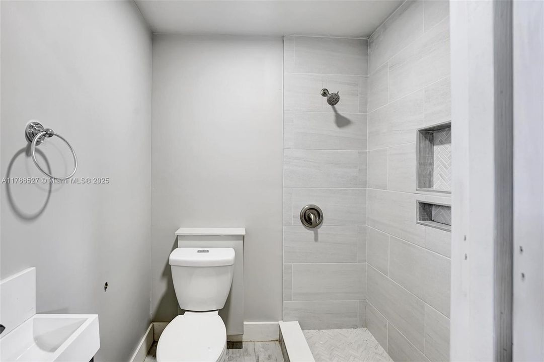 Recientemente alquilado: $3,300 (3 camas, 2 baños, 1500 Pies cuadrados)