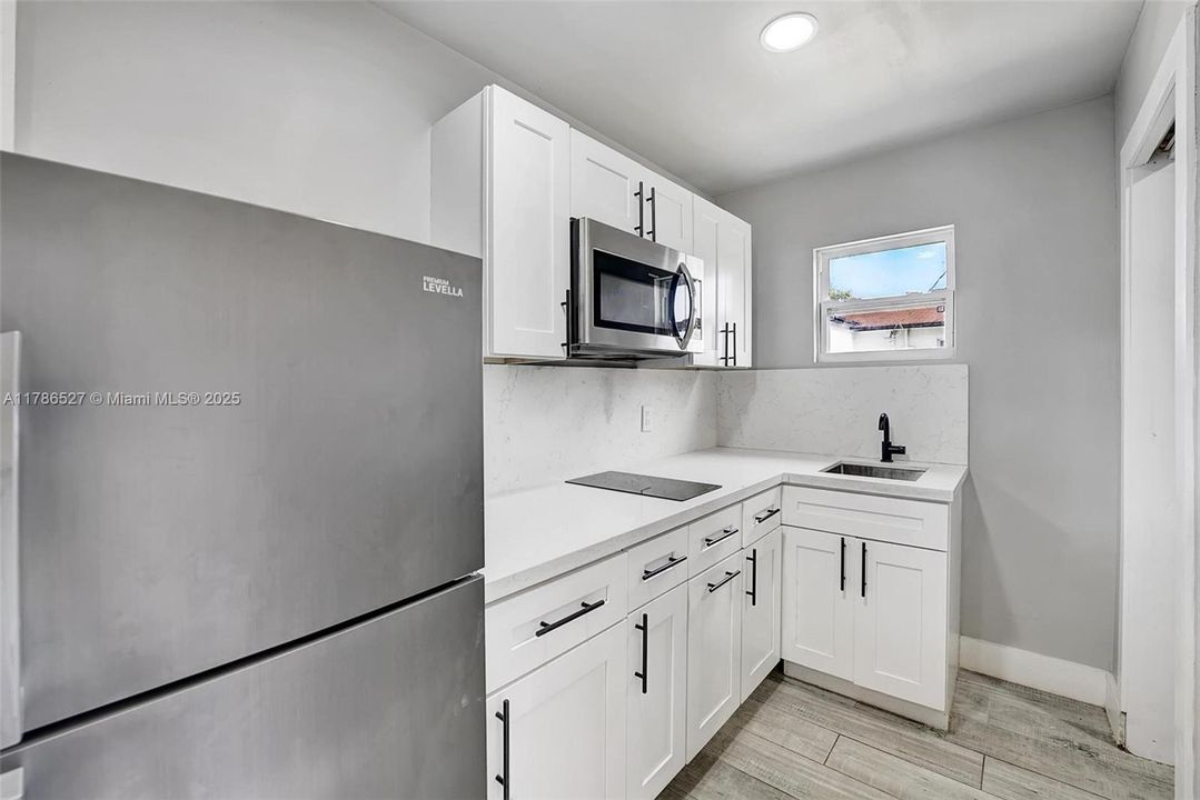 Recientemente alquilado: $3,300 (3 camas, 2 baños, 1500 Pies cuadrados)