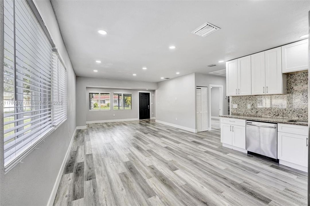 Recientemente alquilado: $3,300 (3 camas, 2 baños, 1500 Pies cuadrados)