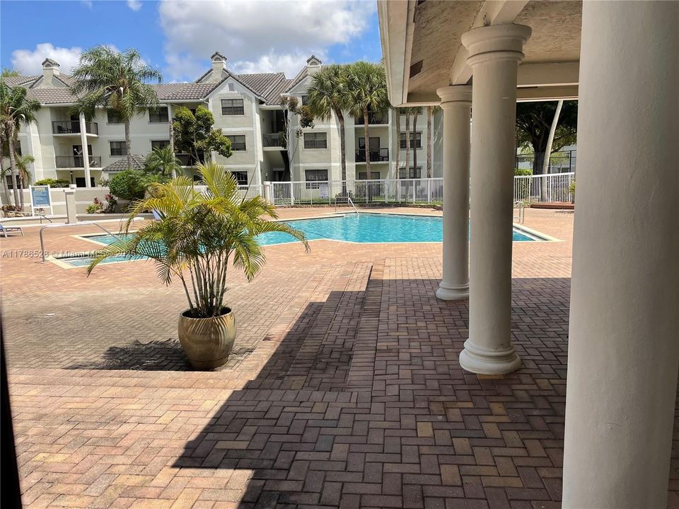 Recently Rented: $2,250 (3 beds, 2 baths, 1305 Square Feet)