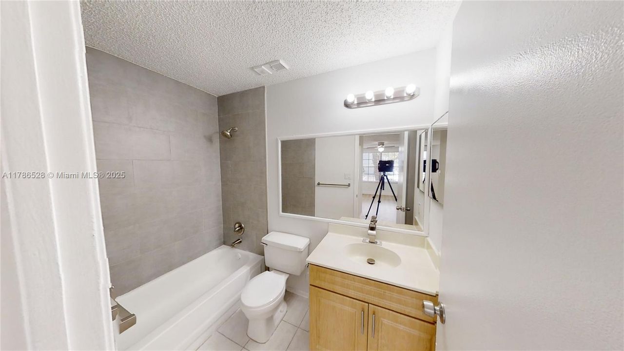 Recently Rented: $2,250 (3 beds, 2 baths, 1305 Square Feet)