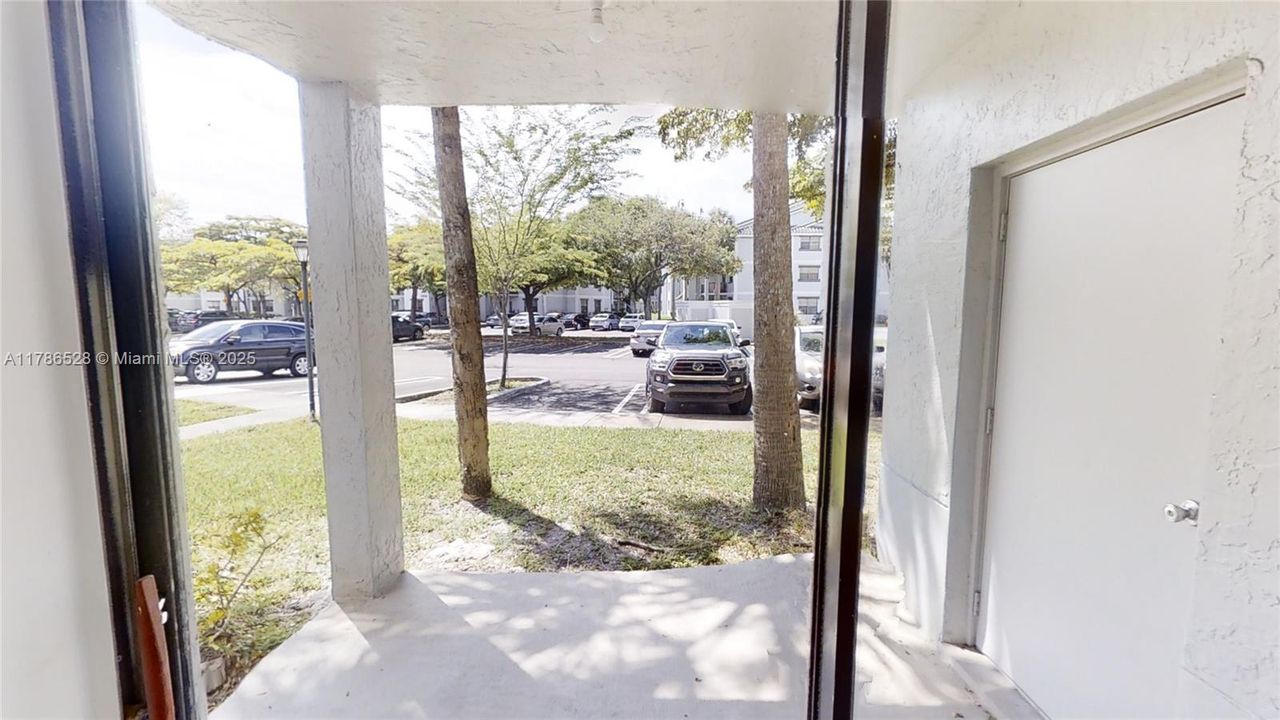 Recently Rented: $2,250 (3 beds, 2 baths, 1305 Square Feet)