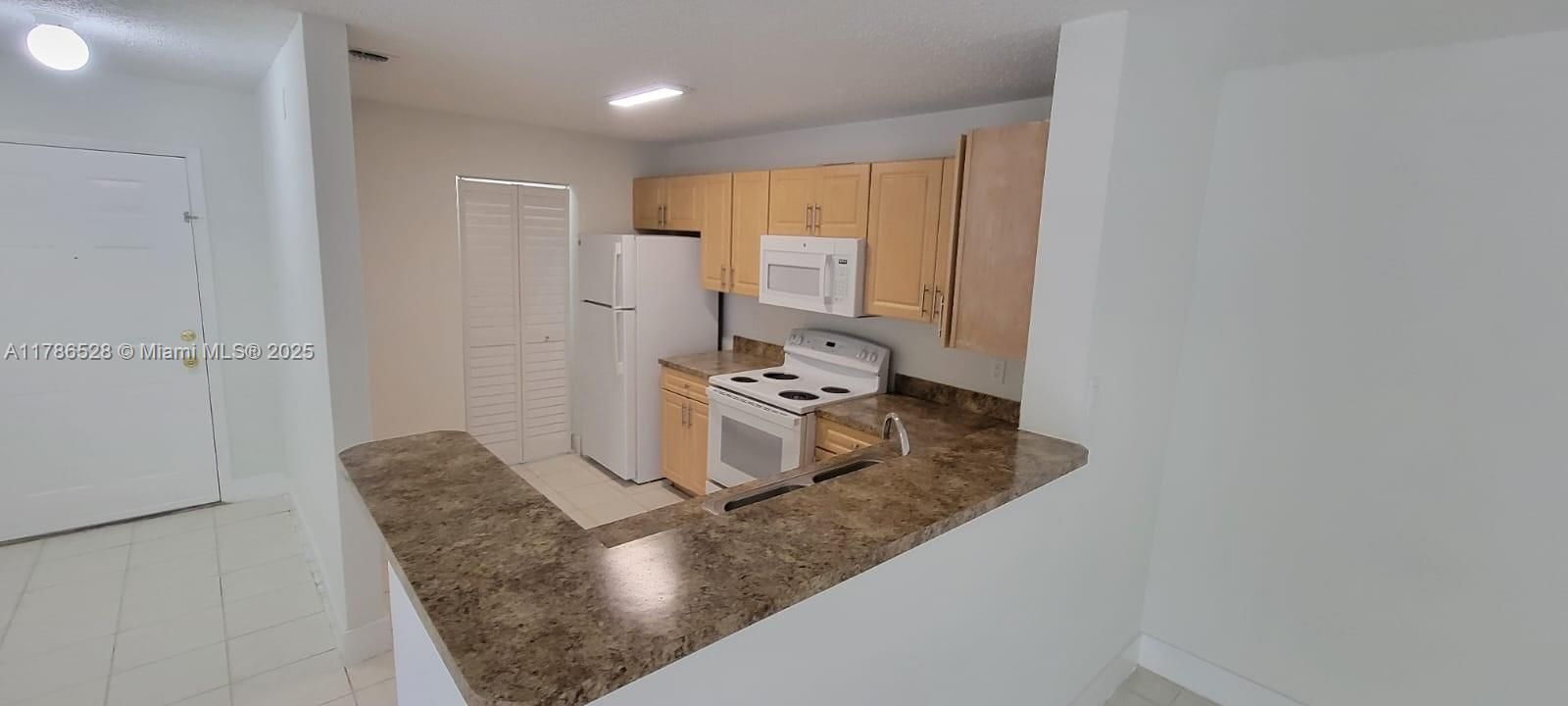 Recently Rented: $2,250 (3 beds, 2 baths, 1305 Square Feet)