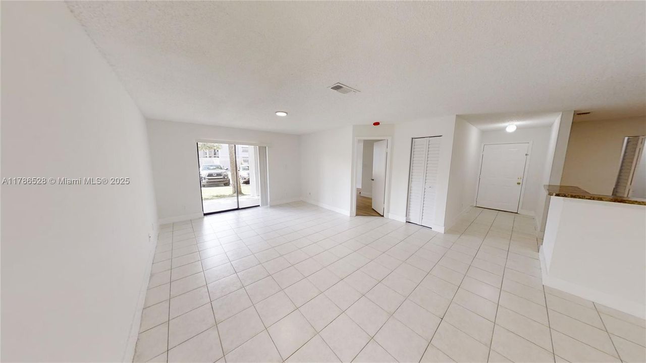 Recently Rented: $2,250 (3 beds, 2 baths, 1305 Square Feet)