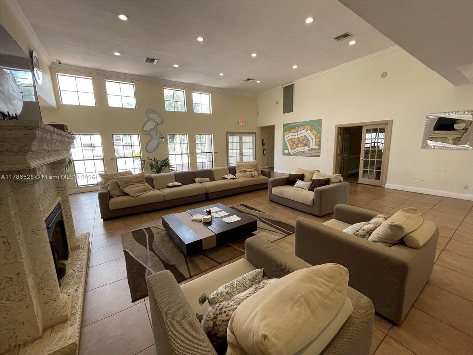 Recently Rented: $2,250 (3 beds, 2 baths, 1305 Square Feet)