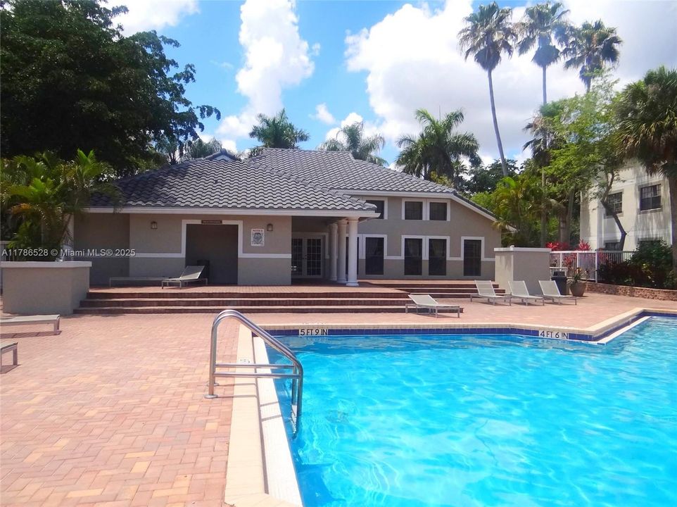 Recently Rented: $2,250 (3 beds, 2 baths, 1305 Square Feet)