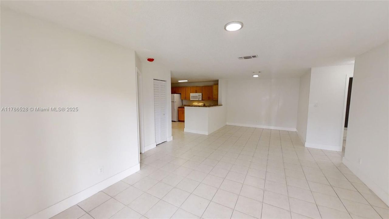 Recently Rented: $2,250 (3 beds, 2 baths, 1305 Square Feet)