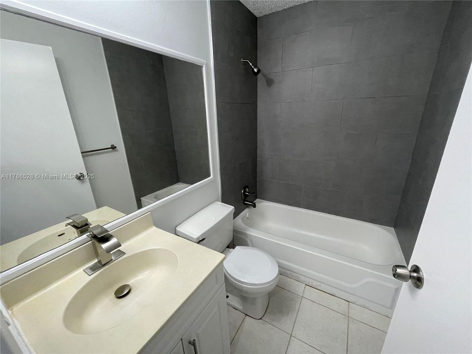 Recently Rented: $2,250 (3 beds, 2 baths, 1305 Square Feet)