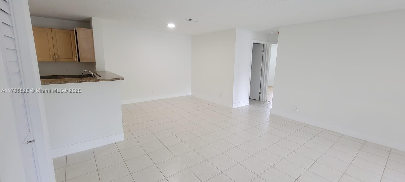 Recently Rented: $2,250 (3 beds, 2 baths, 1305 Square Feet)