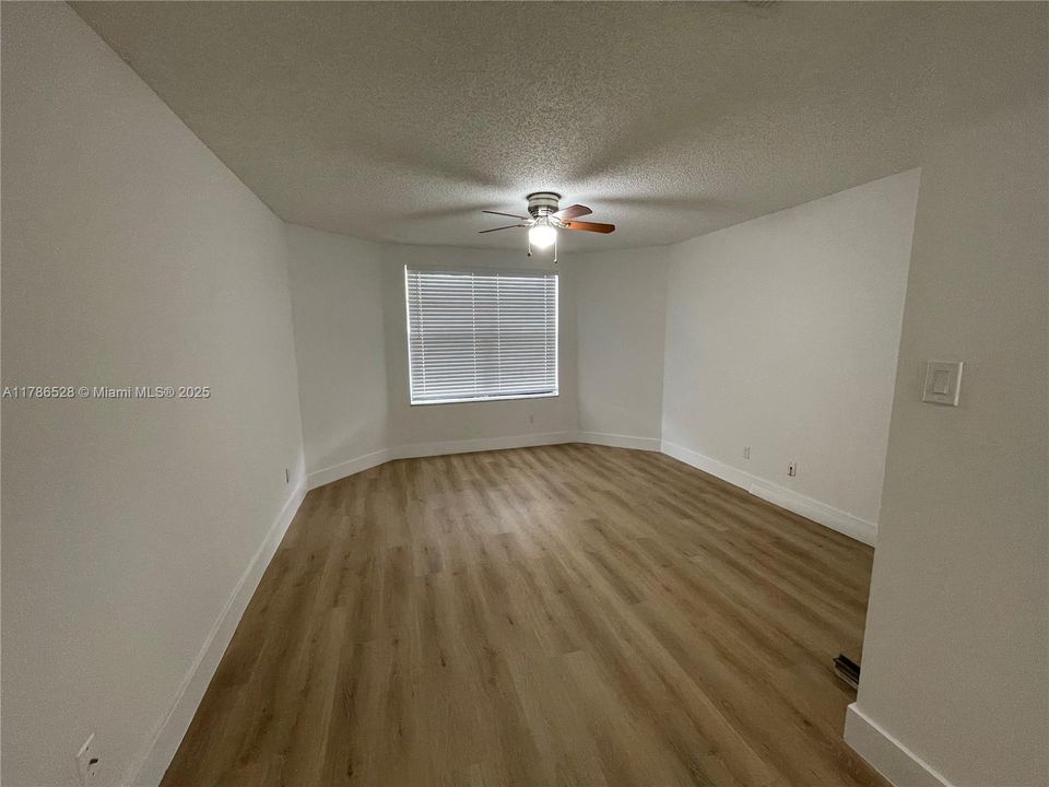Recently Rented: $2,250 (3 beds, 2 baths, 1305 Square Feet)
