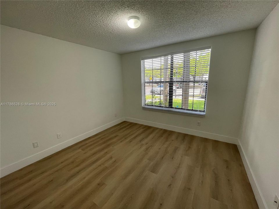 Recently Rented: $2,250 (3 beds, 2 baths, 1305 Square Feet)