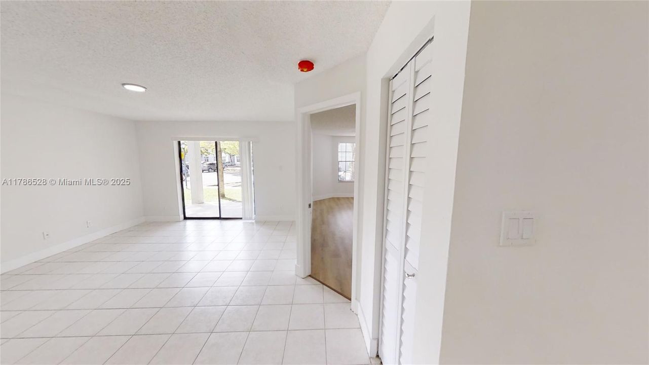 Recently Rented: $2,250 (3 beds, 2 baths, 1305 Square Feet)