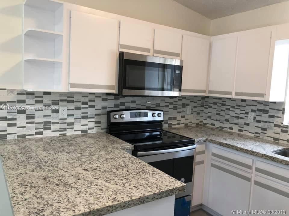 Recientemente alquilado: $2,275 (2 camas, 2 baños, 960 Pies cuadrados)