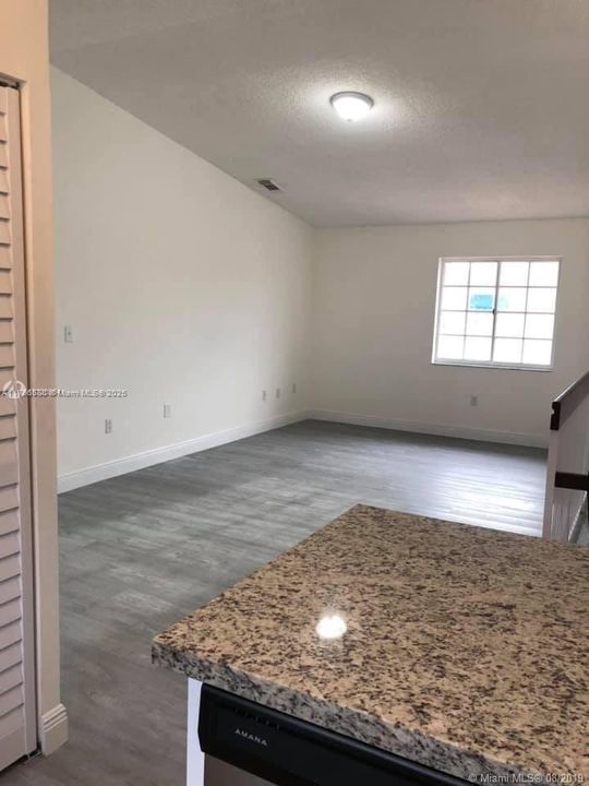 Recientemente alquilado: $2,275 (2 camas, 2 baños, 960 Pies cuadrados)