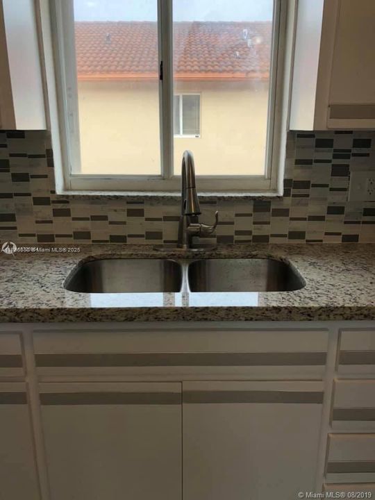 Recientemente alquilado: $2,275 (2 camas, 2 baños, 960 Pies cuadrados)