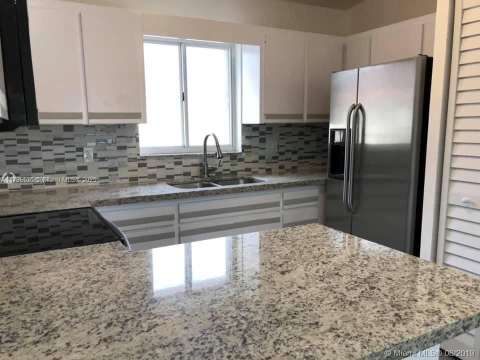 Recientemente alquilado: $2,275 (2 camas, 2 baños, 960 Pies cuadrados)