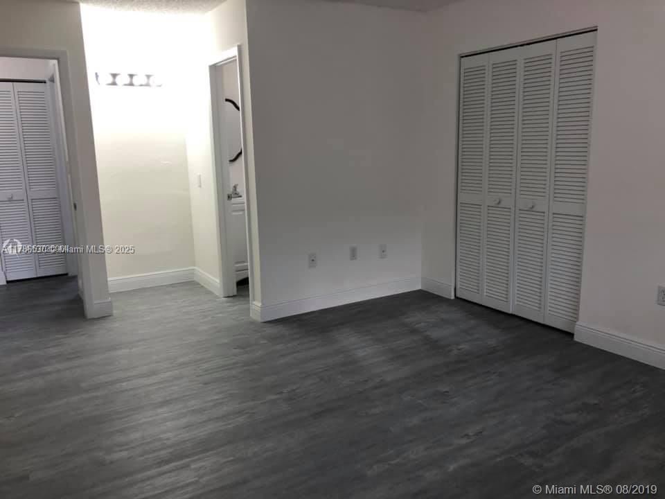 Recientemente alquilado: $2,275 (2 camas, 2 baños, 960 Pies cuadrados)