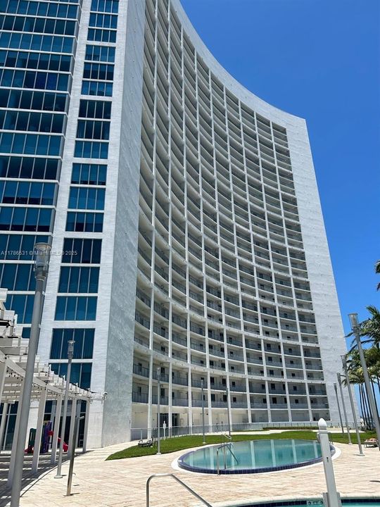 En Venta: $769,000 (2 camas, 2 baños, 1449 Pies cuadrados)