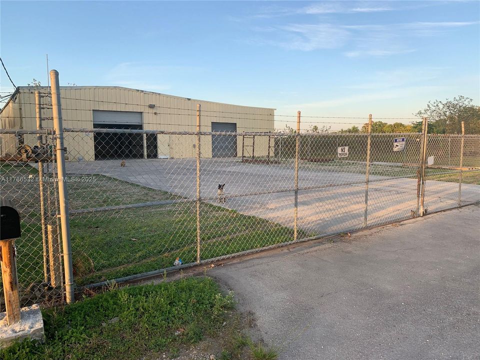 BLD 2 IS 70' X100' BUILDING W/ COOLER 2 SIDES SEPERATED BY MEATAL DIVIDED WALL THAT CAN BE EASILY REMOVED. DBL BAY DOORS