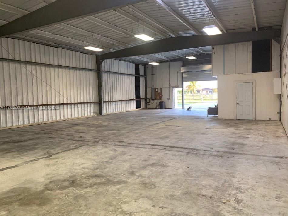 OVER 7000 SQ FT DIVIDED INTO 2 BAYS OR REMOVE WALL FOR 1 LARGE BLDG