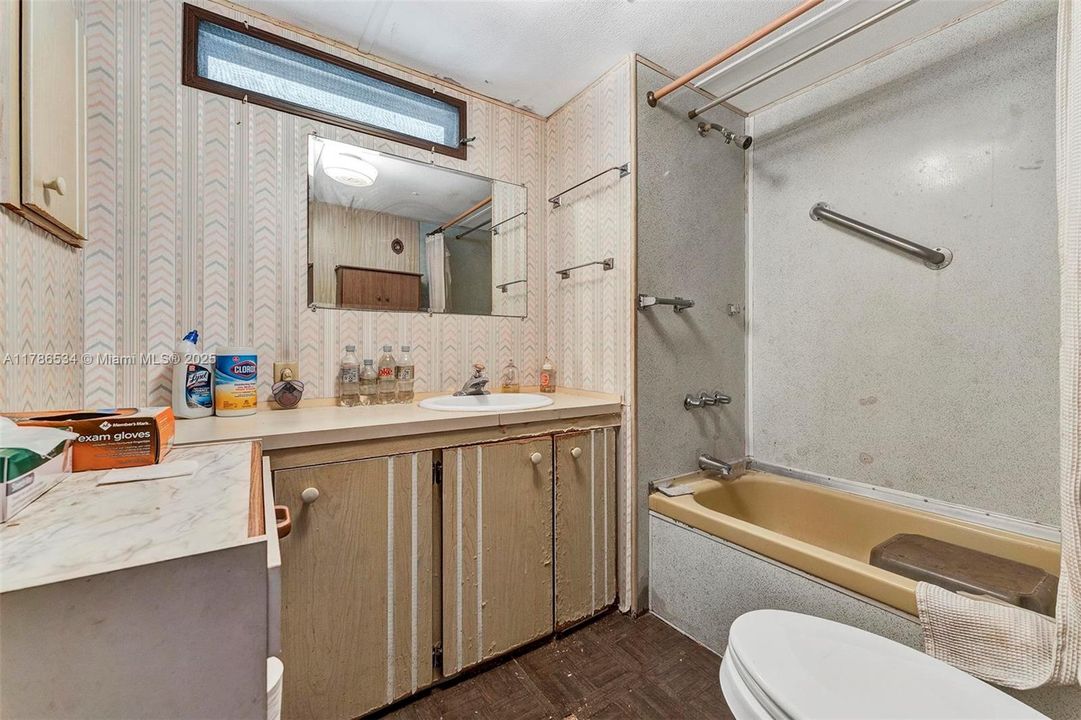 Vendido Recientemente: $82,000 (2 camas, 1 baños, 664 Pies cuadrados)