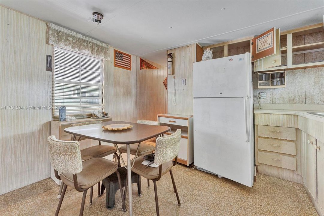 Vendido Recientemente: $82,000 (2 camas, 1 baños, 664 Pies cuadrados)