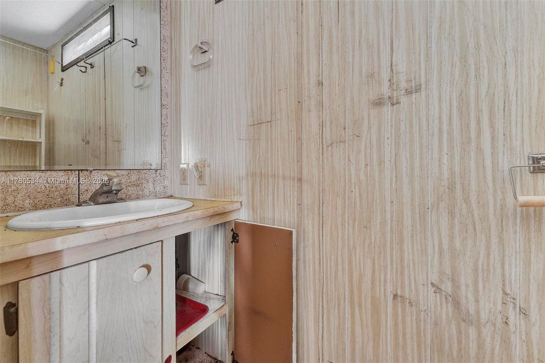 Vendido Recientemente: $82,000 (2 camas, 1 baños, 664 Pies cuadrados)