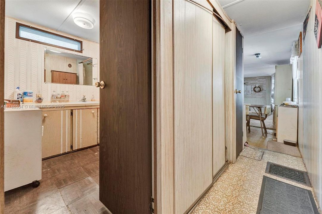 Vendido Recientemente: $82,000 (2 camas, 1 baños, 664 Pies cuadrados)