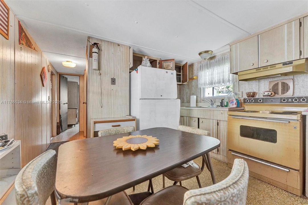 Vendido Recientemente: $82,000 (2 camas, 1 baños, 664 Pies cuadrados)