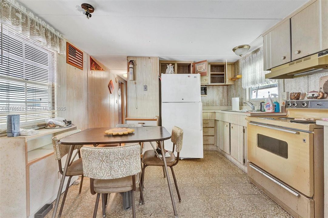 Vendido Recientemente: $82,000 (2 camas, 1 baños, 664 Pies cuadrados)