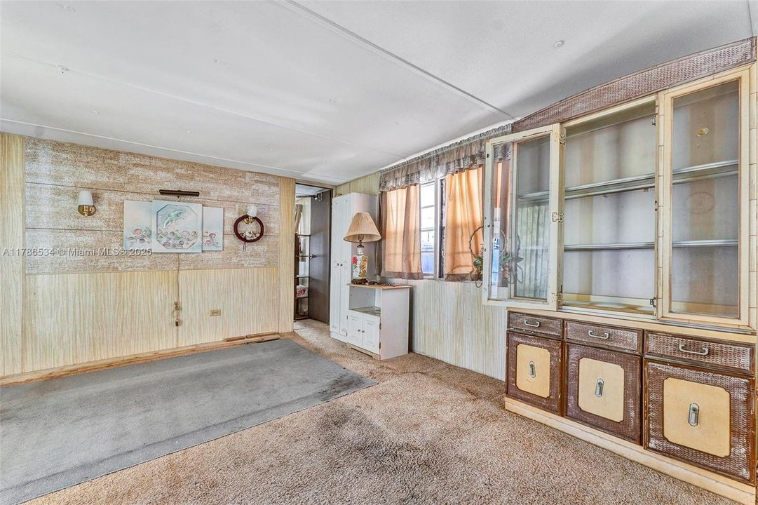 Vendido Recientemente: $82,000 (2 camas, 1 baños, 664 Pies cuadrados)