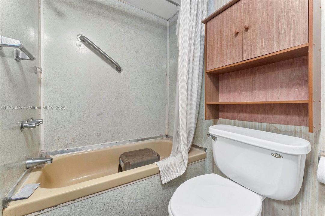 Vendido Recientemente: $82,000 (2 camas, 1 baños, 664 Pies cuadrados)