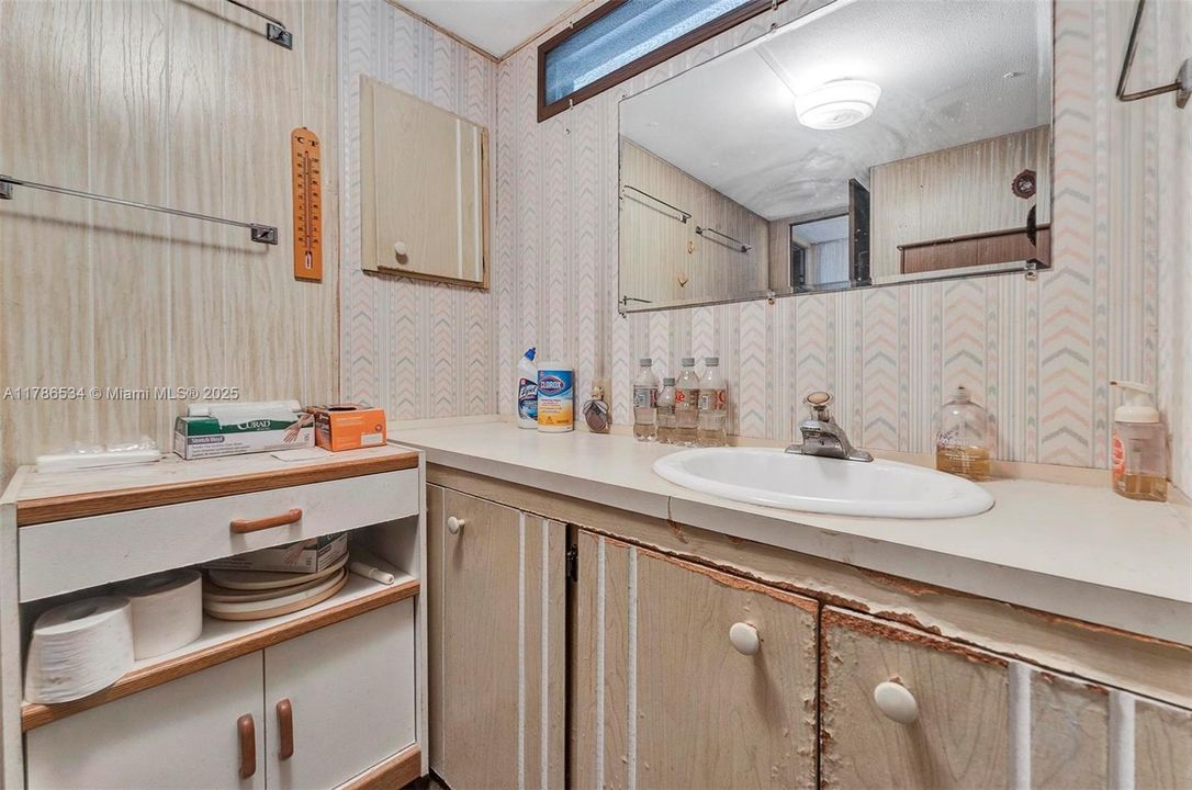 Vendido Recientemente: $82,000 (2 camas, 1 baños, 664 Pies cuadrados)