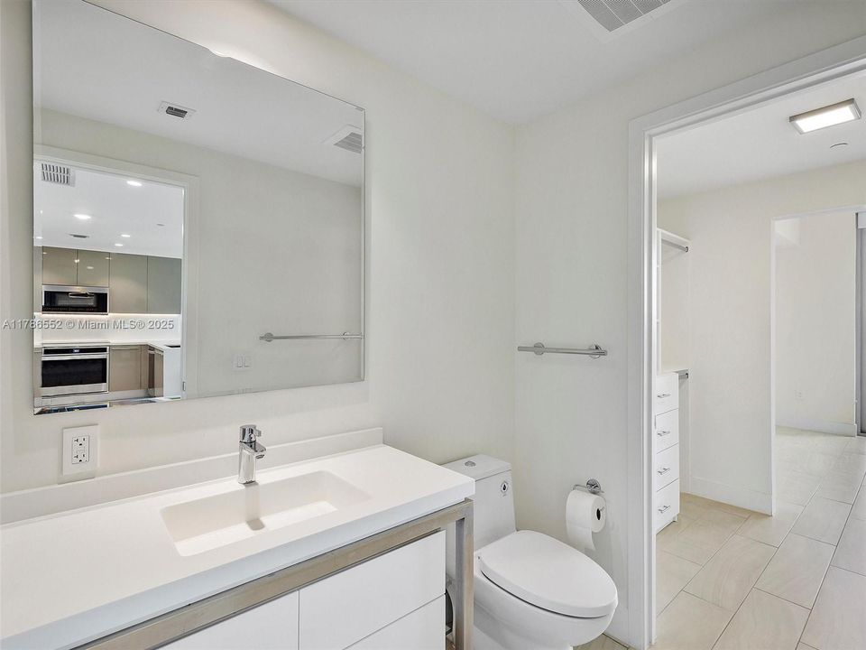 For Sale: $427,000 (2 beds, 2 baths, 1026 Square Feet)