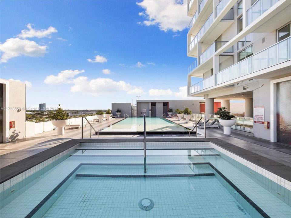 For Sale: $427,000 (2 beds, 2 baths, 1026 Square Feet)