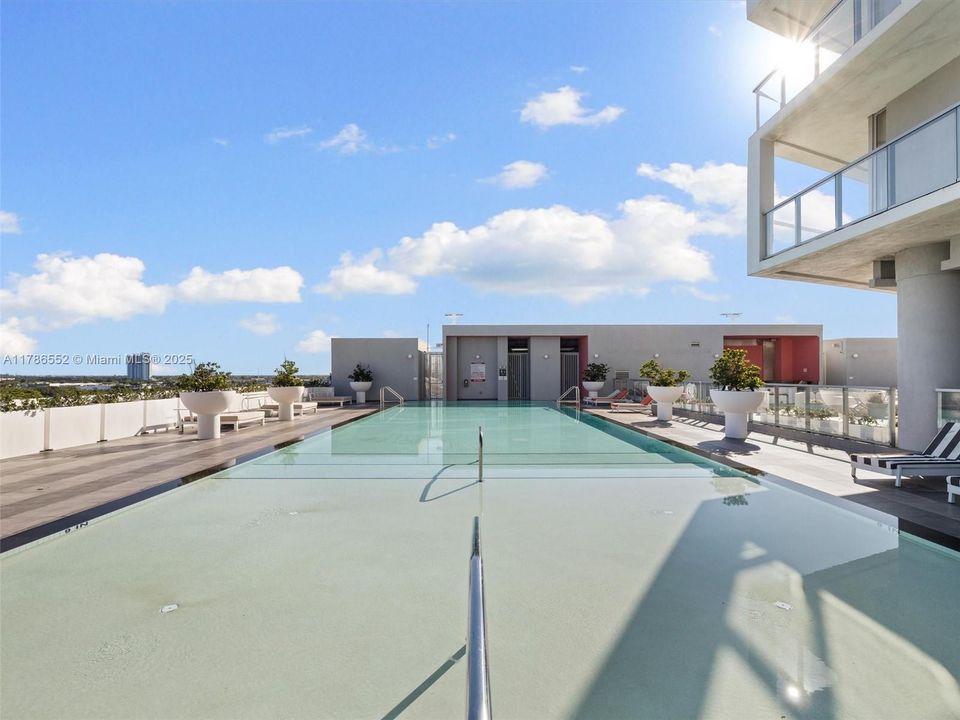 For Sale: $427,000 (2 beds, 2 baths, 1026 Square Feet)