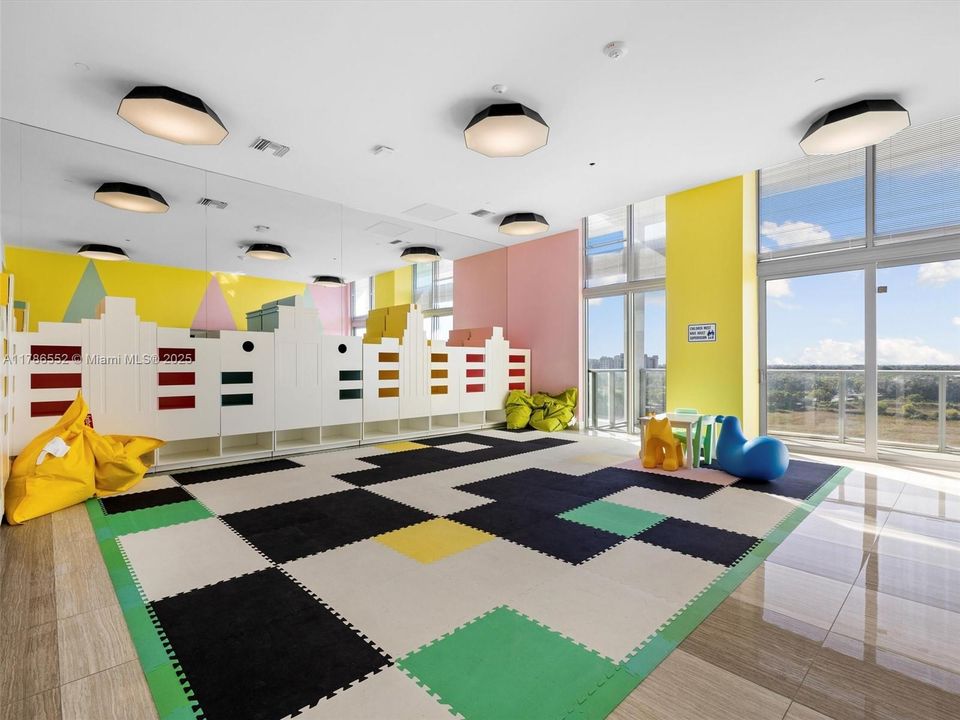 For Sale: $427,000 (2 beds, 2 baths, 1026 Square Feet)