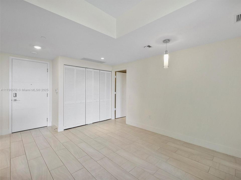 For Sale: $427,000 (2 beds, 2 baths, 1026 Square Feet)