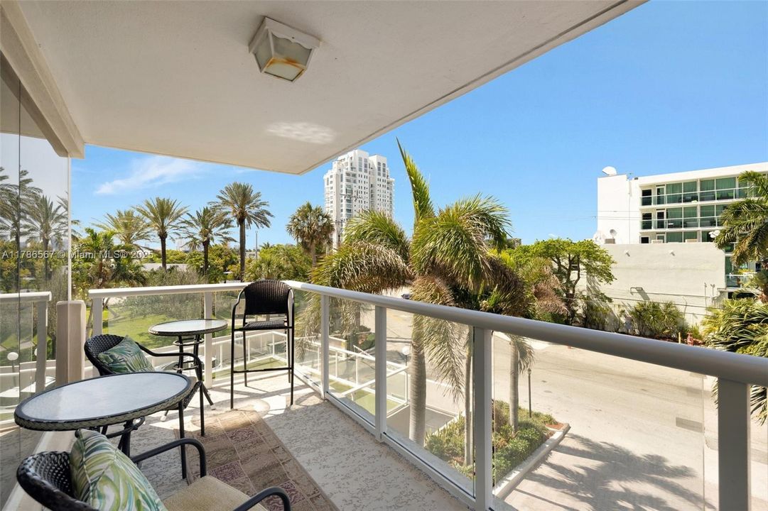 For Sale: $445,000 (2 beds, 1 baths, 1214 Square Feet)