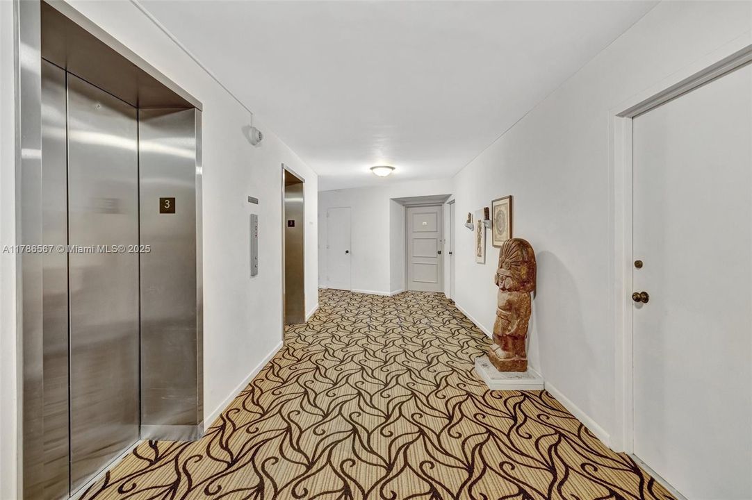 For Sale: $445,000 (2 beds, 1 baths, 1214 Square Feet)