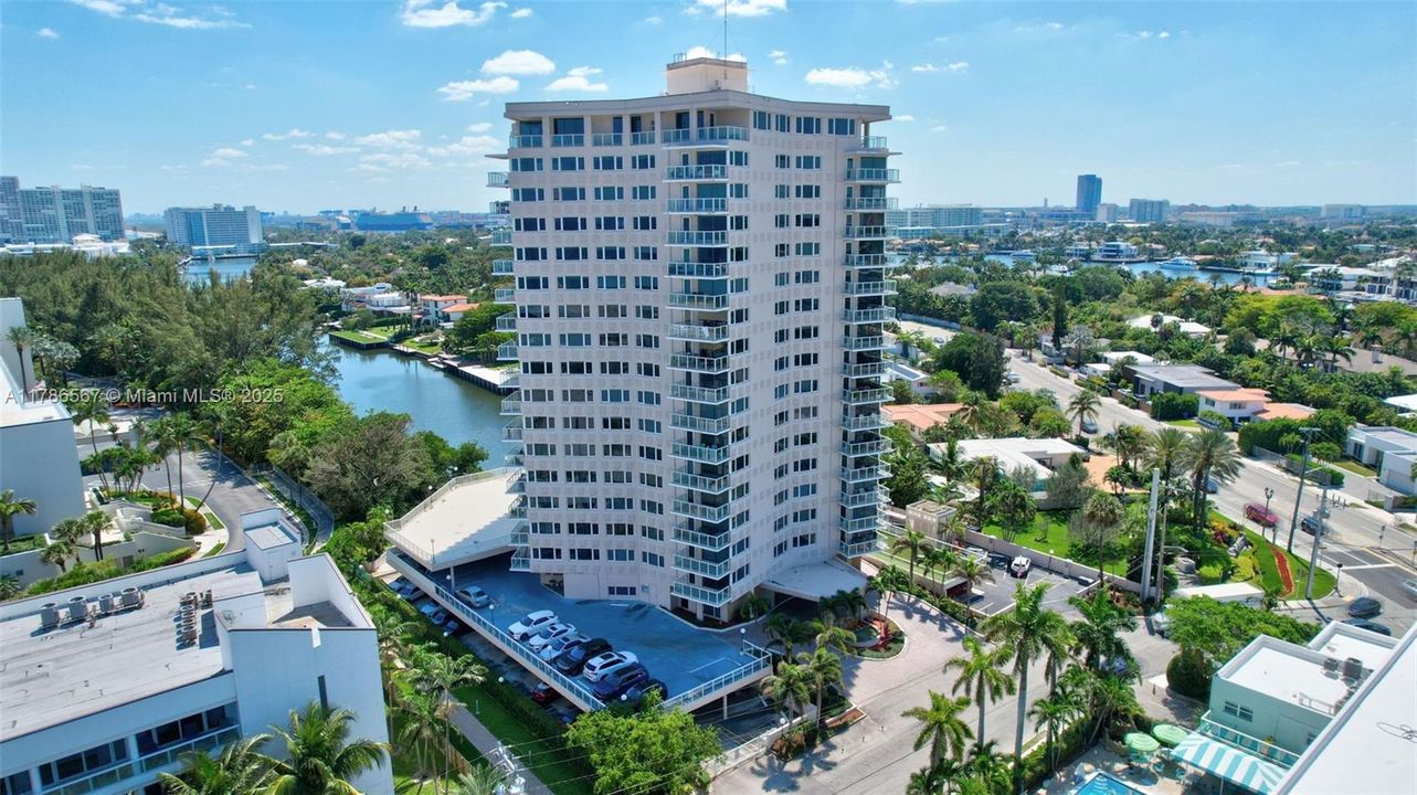 For Sale: $445,000 (2 beds, 1 baths, 1214 Square Feet)