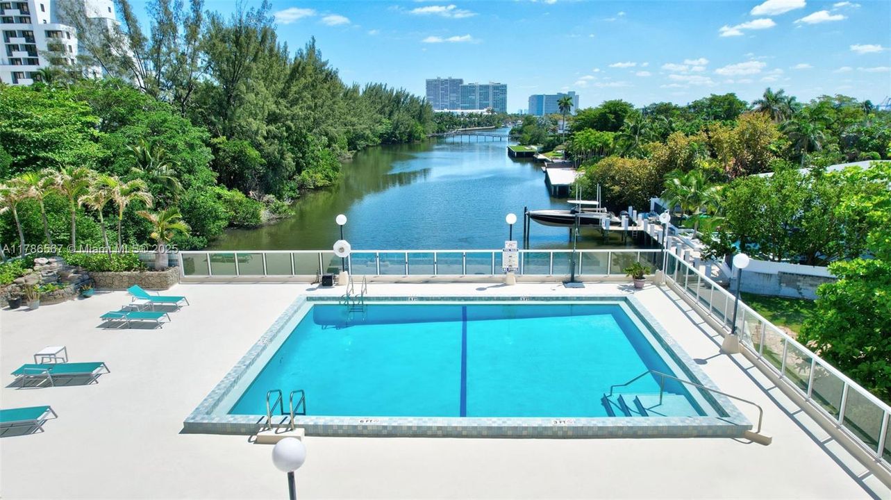 For Sale: $445,000 (2 beds, 1 baths, 1214 Square Feet)