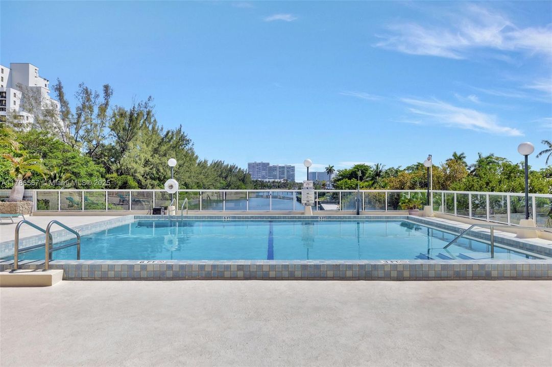 For Sale: $445,000 (2 beds, 1 baths, 1214 Square Feet)