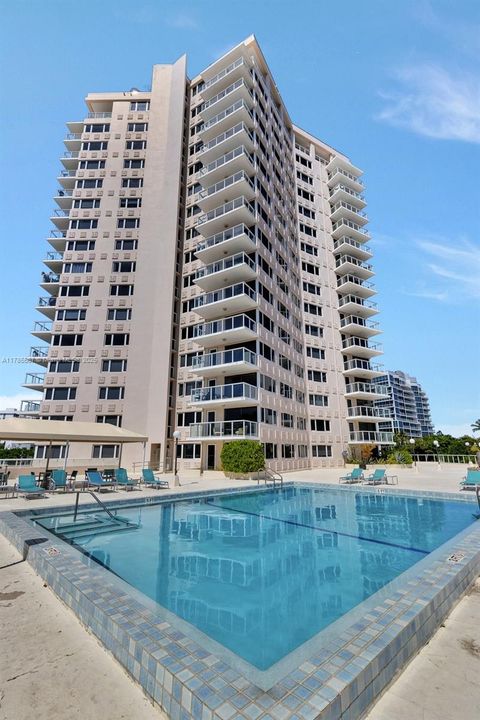 For Sale: $445,000 (2 beds, 1 baths, 1214 Square Feet)