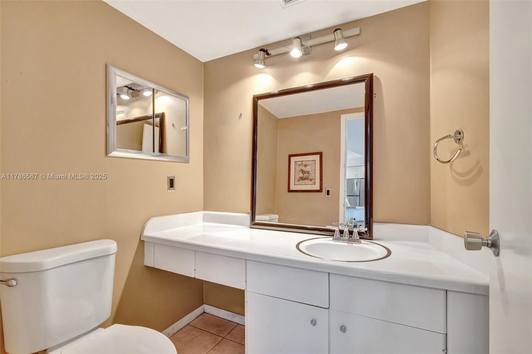 For Sale: $445,000 (2 beds, 1 baths, 1214 Square Feet)