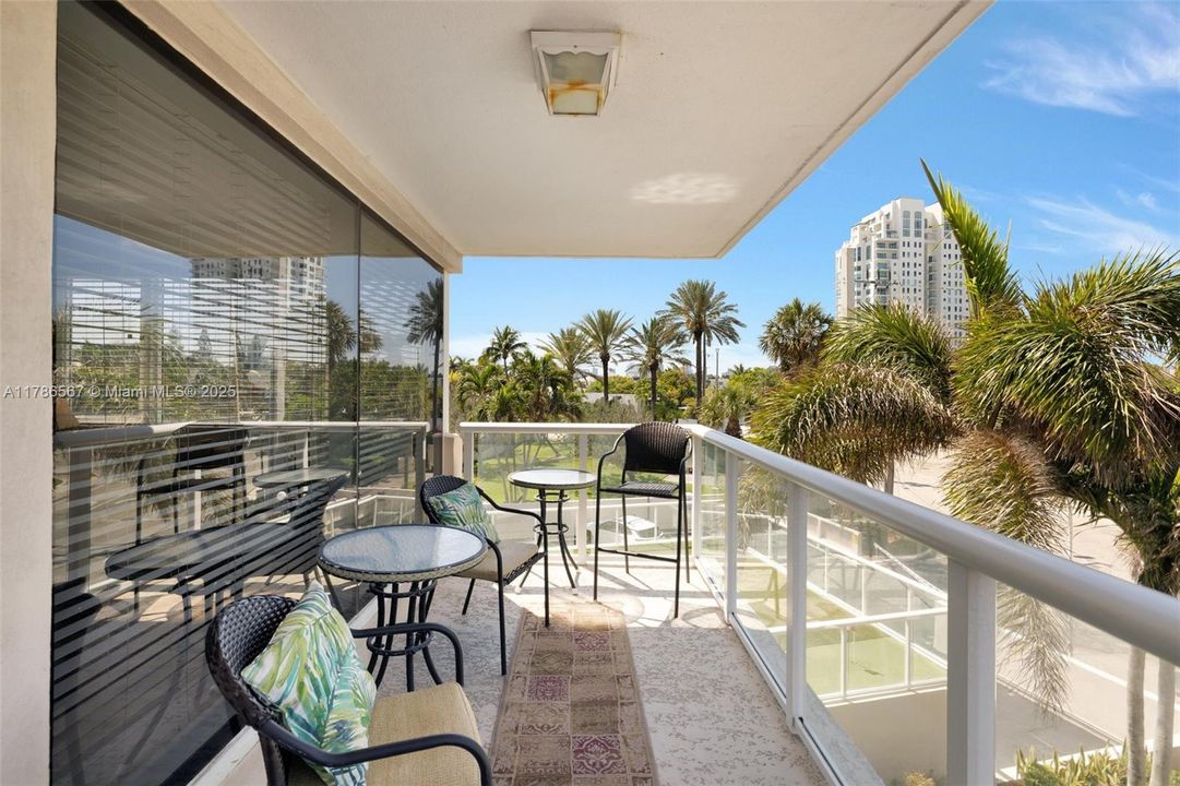 For Sale: $445,000 (2 beds, 1 baths, 1214 Square Feet)