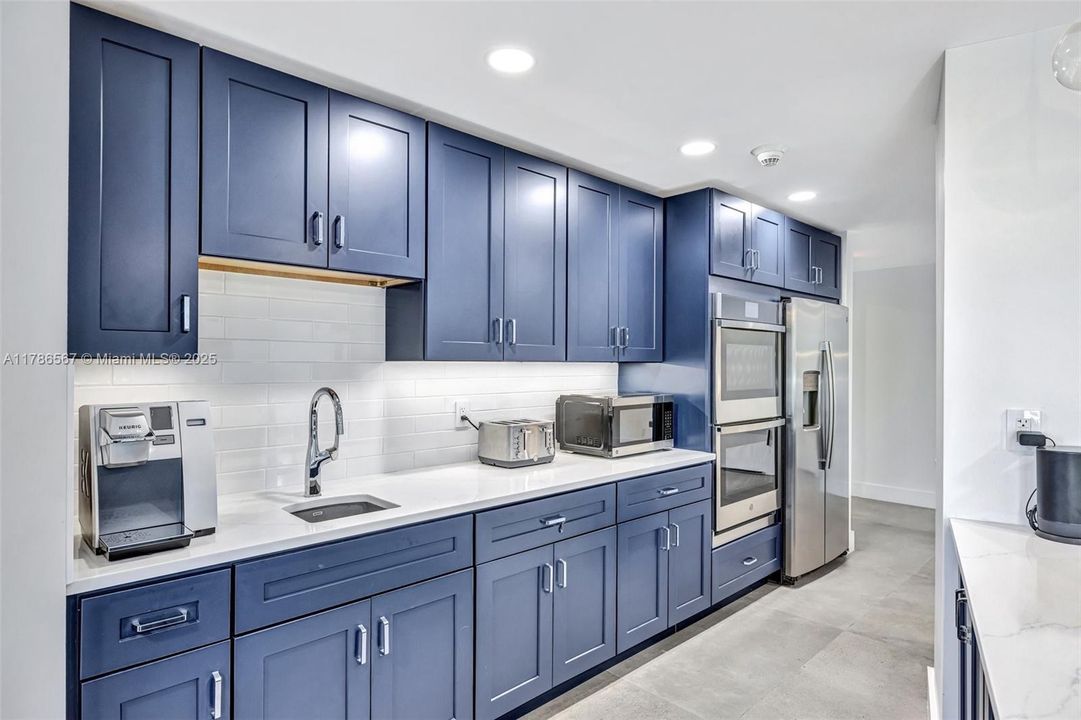 For Sale: $445,000 (2 beds, 1 baths, 1214 Square Feet)