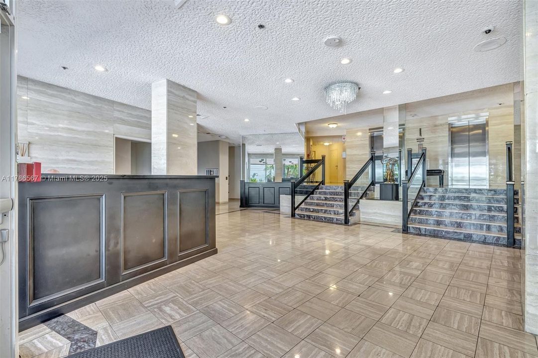 For Sale: $445,000 (2 beds, 1 baths, 1214 Square Feet)