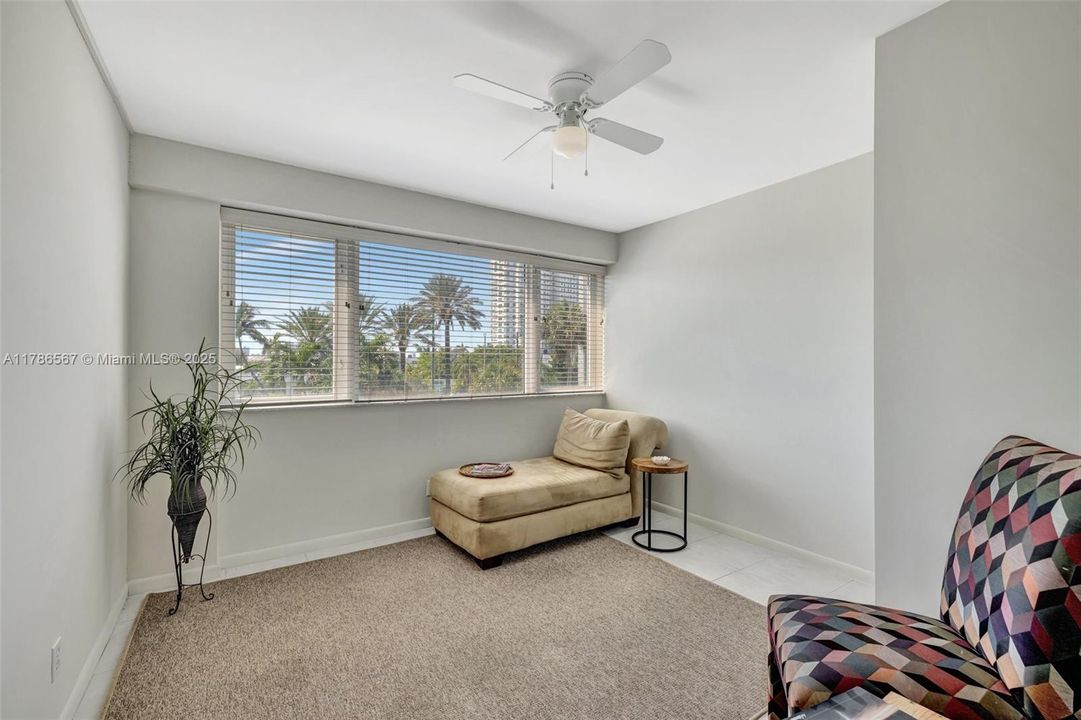 For Sale: $445,000 (2 beds, 1 baths, 1214 Square Feet)