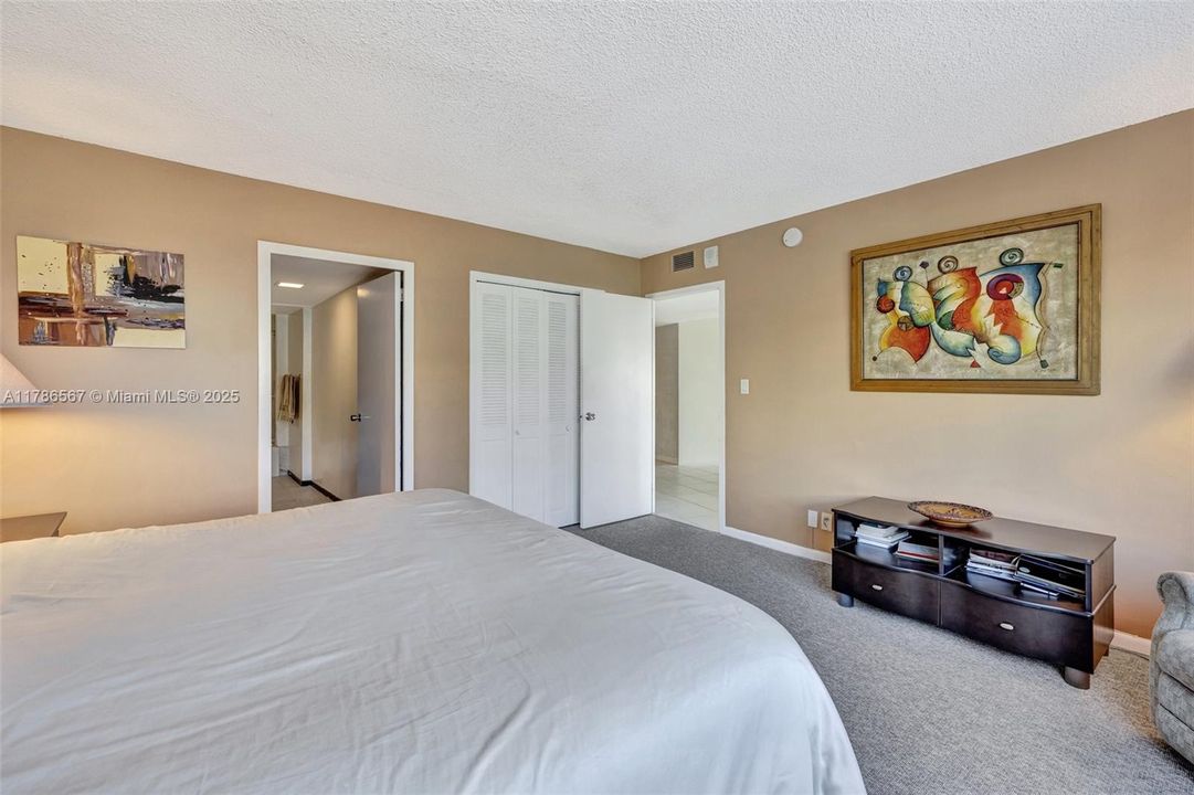 For Sale: $445,000 (2 beds, 1 baths, 1214 Square Feet)